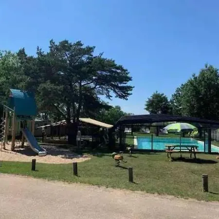 3 Etoiles - Piscine - Eecca0